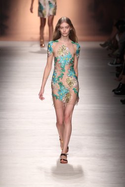 Blumarine gösterisi olarak Milano Moda Haftası