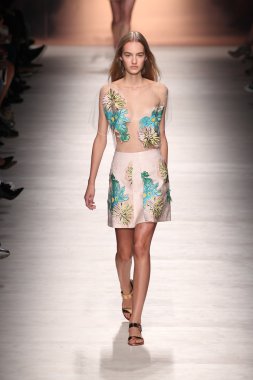 Blumarine gösterisi olarak Milano Moda Haftası