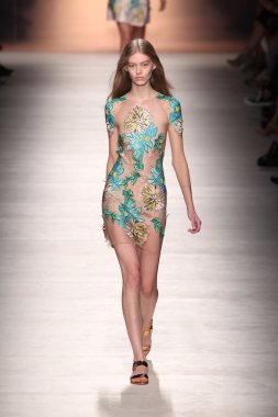 Blumarine gösterisi olarak Milano Moda Haftası