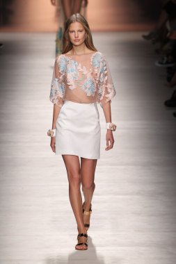 Blumarine gösterisi olarak Milano Moda Haftası