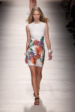 Blumarine gösterisi olarak Milano Moda Haftası