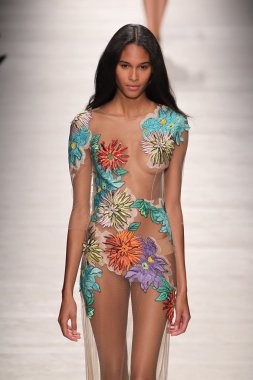 Blumarine gösterisi olarak Milano Moda Haftası