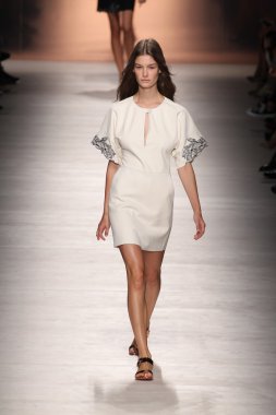 Blumarine gösterisi olarak Milano Moda Haftası