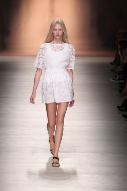 Blumarine gösterisi olarak Milano Moda Haftası