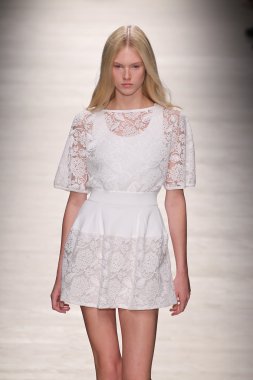 Blumarine gösterisi olarak Milano Moda Haftası