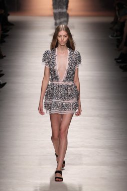 Blumarine gösterisi olarak Milano Moda Haftası