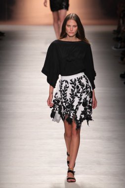 Blumarine gösterisi olarak Milano Moda Haftası