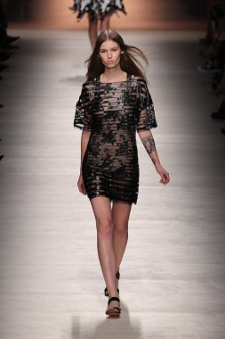 Blumarine gösterisi olarak Milano Moda Haftası