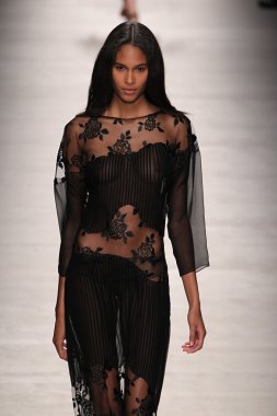 Blumarine gösterisi olarak Milano Moda Haftası