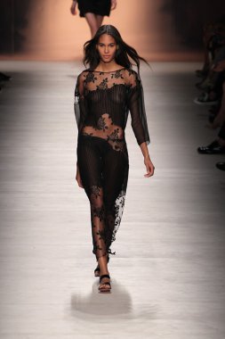 Blumarine gösterisi olarak Milano Moda Haftası