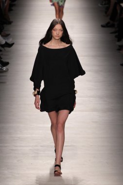 Blumarine gösterisi olarak Milano Moda Haftası