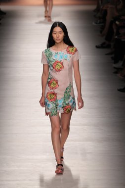 Blumarine gösterisi olarak Milano Moda Haftası