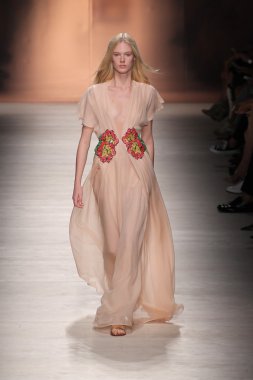 Blumarine gösterisi olarak Milano Moda Haftası