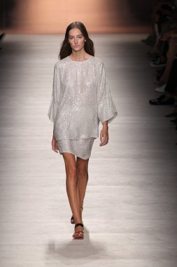 Blumarine gösterisi olarak Milano Moda Haftası