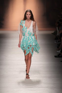 Blumarine gösterisi olarak Milano Moda Haftası