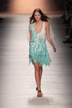 Blumarine gösterisi olarak Milano Moda Haftası
