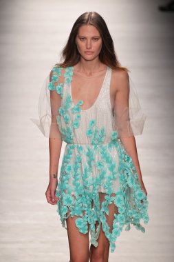 Blumarine gösterisi olarak Milano Moda Haftası