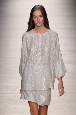 Blumarine gösterisi olarak Milano Moda Haftası