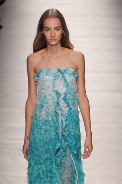 Blumarine gösterisi olarak Milano Moda Haftası