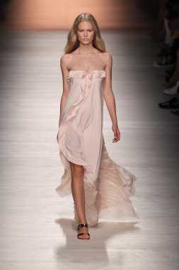 Blumarine gösterisi olarak Milano Moda Haftası