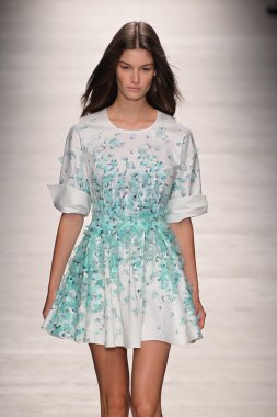 Blumarine gösterisi olarak Milano Moda Haftası