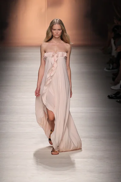 Blumarine show as a part of Milan Fashion Week — Stock Photo, Image