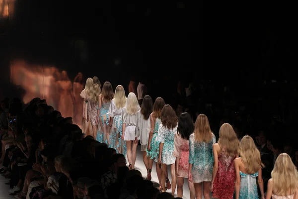 Défilé blumarine dans le cadre de la Fashion Week de Milan — Photo