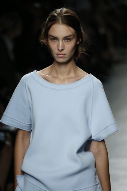 Bottega Veneta gösterisi olarak Milano Moda Haftası