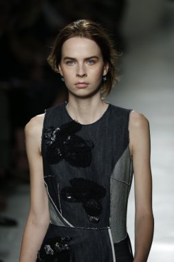 Bottega Veneta gösterisi olarak Milano Moda Haftası