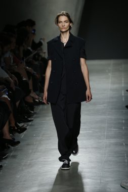 Bottega Veneta gösterisi olarak Milano Moda Haftası