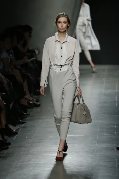 Show Bottega Veneta como parte da Milan Fashion Week — Fotografia de Stock