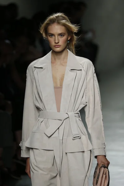 Bottega Veneta Ukázat jako součást Milan Fashion Week — Stock fotografie
