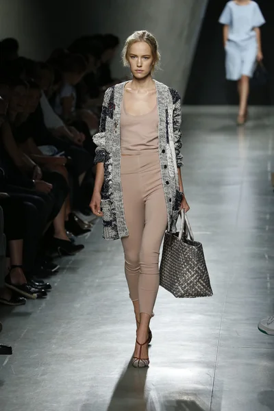 Bottega Veneta Ukázat jako součást Milan Fashion Week — Stock fotografie