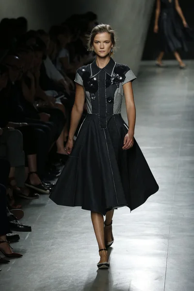 Bottega Veneta Pokaż jako część Milan Fashion Week — Zdjęcie stockowe