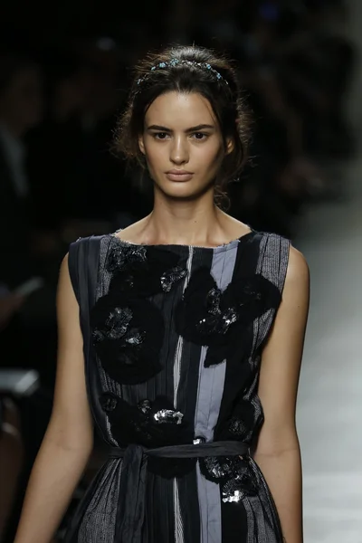 Bottega Veneta als een deel van Milaan Fashion Week weergeven — Stockfoto