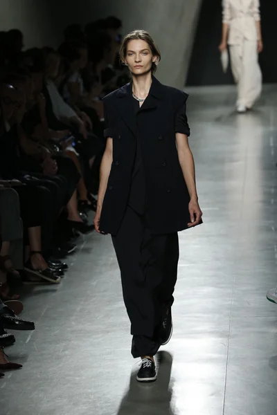 Bottega Veneta Ukázat jako součást Milan Fashion Week — Stock fotografie