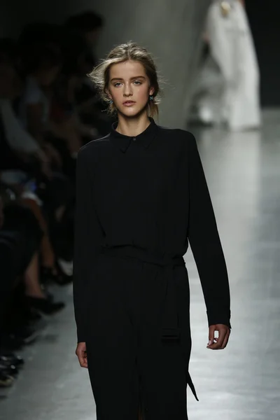 Bottega Veneta Ukázat jako součást Milan Fashion Week — Stock fotografie