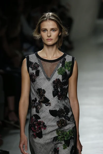 Bottega Veneta Pokaż jako część Milan Fashion Week — Zdjęcie stockowe