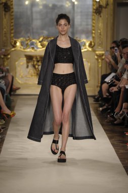 Cristiano Burani Haritayı Milan Fashion Week kapsamında