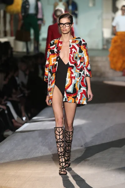 DSquared2 als een deel van Milaan Fashion Week weergeven — Stockfoto