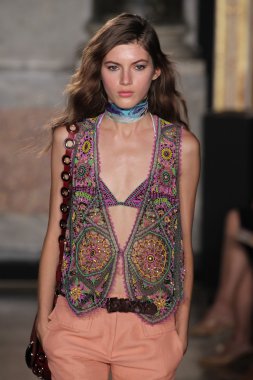 Emilio Pucci gösterisi olarak Milano Moda Haftası