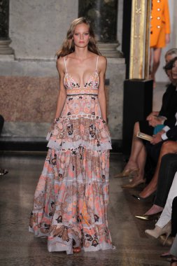 Emilio Pucci gösterisi olarak Milano Moda Haftası