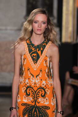 Emilio Pucci gösterisi olarak Milano Moda Haftası