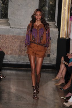 Emilio Pucci gösterisi olarak Milano Moda Haftası