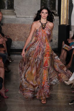 Kendall Jenner Emilio Pucci Show'da
