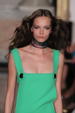Emilio Pucci gösterisi olarak Milano Moda Haftası
