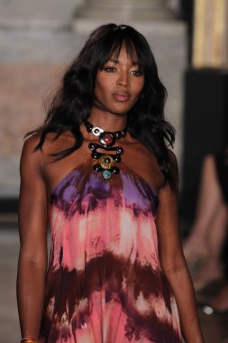 Naomi Campbell Emilio Pucci Show'da