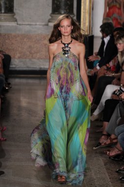 Emilio Pucci gösterisi olarak Milano Moda Haftası