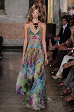 Emilio Pucci gösterisi olarak Milano Moda Haftası