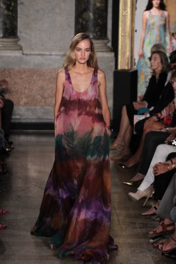 Emilio Pucci gösterisi olarak Milano Moda Haftası
